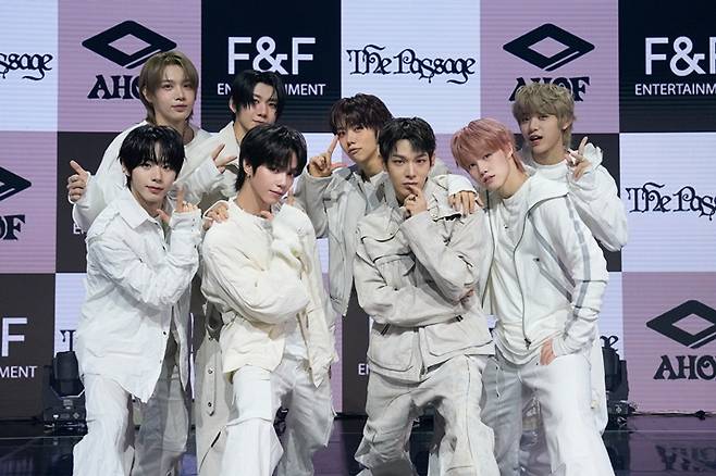 신인 보이그룹 아홉이 4일 오후 2시 서울 광진구 예스24 라이브홀에서 미니 2집 '더 패시지' 쇼케이스를 열었다. F&F엔터테인먼트 제공