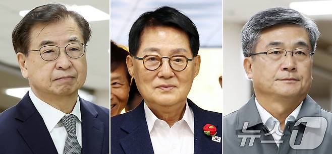 서훈 전 국가안보실장(왼쪽부터), 박지원 전 국정원장, 서욱 전 국방부 장관이 5일 오전 서울 서초구 서울중앙지방법원에서 열린 ‘서해 공무원 피격 은폐 의혹’ 결심 공판에 출석하고 있다. 2025.11.5/뉴스1 ⓒ News1 김명섭 기자