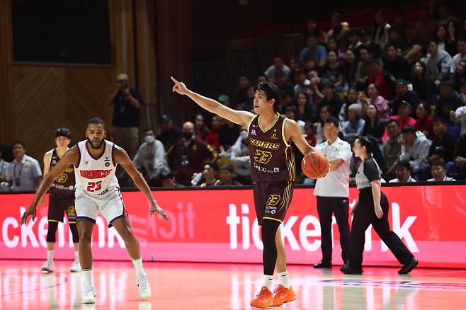 LG 타마요가 5일 몽골 M 뱅크 아레나에서 열린 브롱코스와의 2025~26 EASL 조별리그 C조 2차전서 공격을 시도하고 있다. 사진=EASL