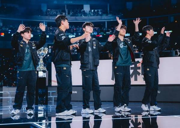 3년 연속 월즈 우승에 도전하는 T1 선수단의 모습 /라이엇게임즈 제공