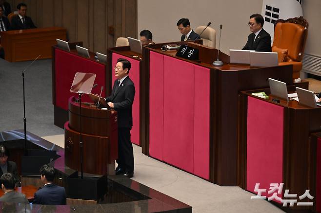 이재명 대통령이 4일 국회 본회의장에서 정부 예산안 시정연설을 하고 있다. 윤창원 기자