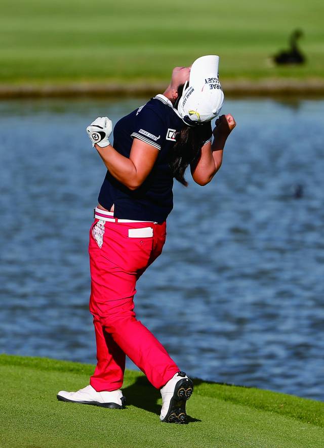 2015년 롯데 챔피언십 당시 승부를 연장으로 끌고가는 칩인 파를 성공한 후 환호하는 김세영. 이 기적의 샷에 대해 김세영은 “지금 봐도 소름이 끼친다”고 했다. Getty Images