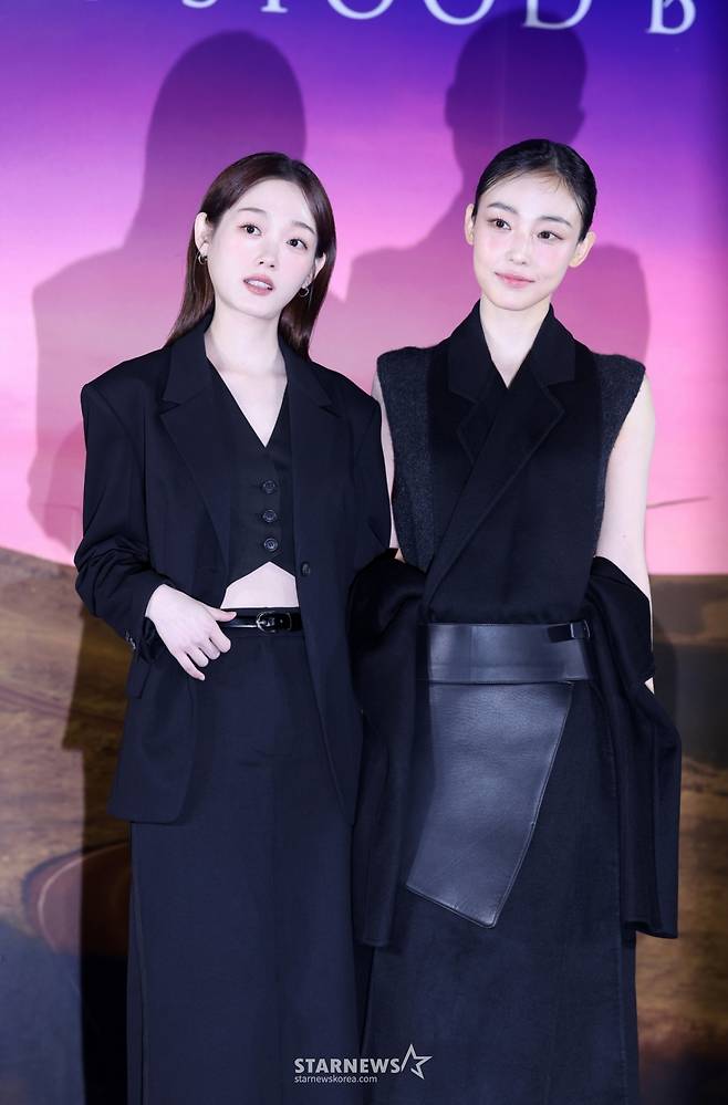 배우 이유미, 전소니가 5일 서울 용산구 CGV용산아이파크몰에서 열린 넷플릭스 시리즈 '당신이 죽였다' 제작발표회에서 포즈를 취하고 있다. /2025.11.05 /사진=김휘선 hwijpg@