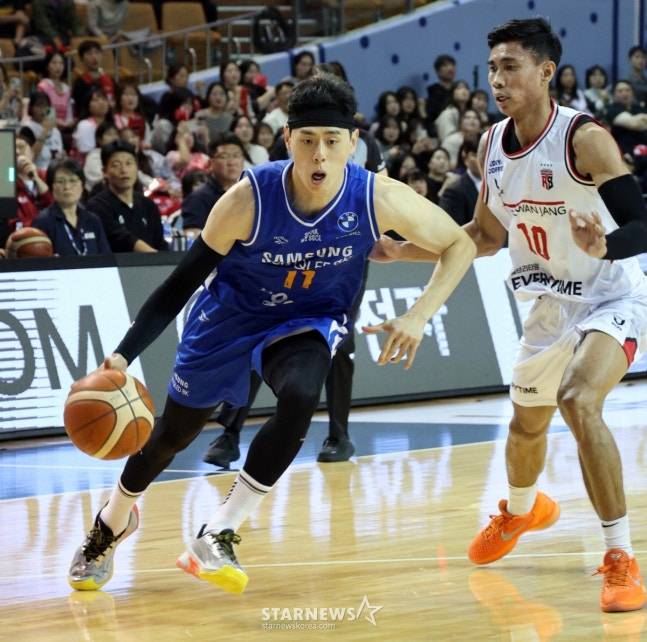 돌파하는 이관희. /사진=강영조 선임기자