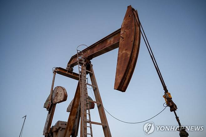 미국 텍사스주 미드랜드 외곽의 오일 펌프잭 연합뉴스 자료사진