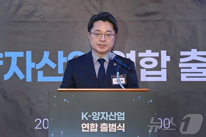 문신학 산업통상부 차관이 5일 서울 소공동 롯데호텔에서 열린 K‑양자산업 연합 출범식에서 인사말 하고 있다. (산업통상부 제공. 재판매 및 DB 금지) 2025.11.5/뉴스1