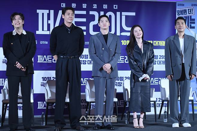 강하늘, 김영광, 강영석, 한선화, 남대중 감독(왼쪽부터)이 25일 서울 CGV 용산아이파크몰에서 진행된 영화 ‘퍼스트 라이드’ 제작보고회에서 인사말을 하고 있다. 2025. 9. 25. 최승섭기자 thunder@sportsseoul.com