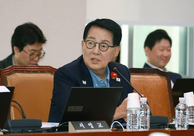 박지원 더불어민주당 의원이 지난달 30일 서울 여의도 국회에서 열린 법제사법위원회의 법무부 등 종합감사에서 질의하고 있다. 2025.10.30. 뉴시스