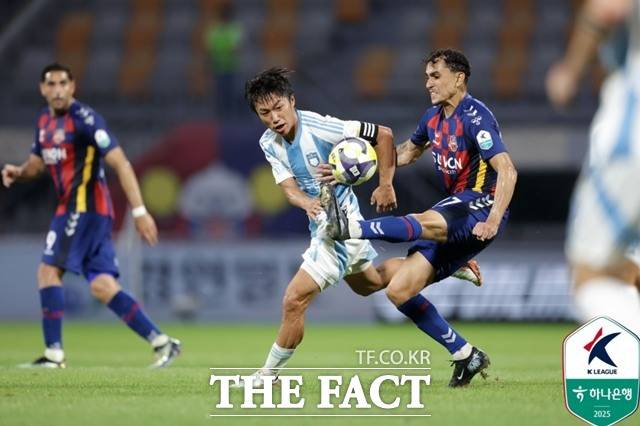 9위 울산과 10위 수원FC는 9일 36라운드에서 1부 잔류를 위한 '건곤일척'의 승부를 준비하고 있다./K리그