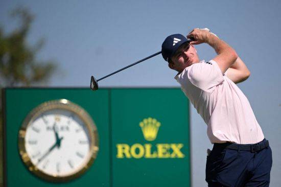 닉 던랩이 월드와이드 테크놀로지 챔피언십 1라운드 18번 홀에서 티샷을 하고 있다. 로스카보스(멕시코)=AFP연합뉴스