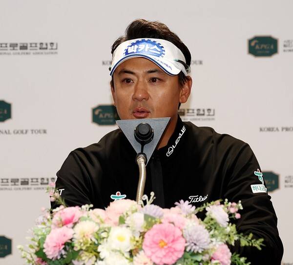 2025년 한국프로골프(KPGA) 투어 시즌 최종전 'KPGA 투어챔피언십 인 제주에 출전한 박상현 프로가 1라운드 경기 후 인터뷰 하는 모습이다. 사진제공=KPGA (사진을 무단으로 사용하지 마십시오.)