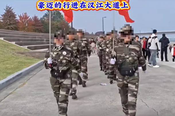 In this screenshot of a video, Chinese nationals march in matching uniforms, some waving China’s national flag, during a Korea-China cultural exchange event held at Yeouido Hangang Park, Seoul, on Oct. 31. (Douyin)