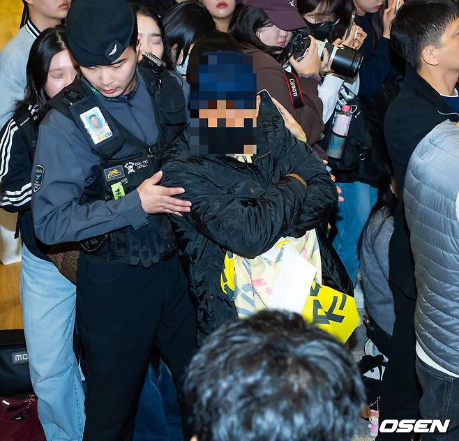 한국인 야수 최초 월드시리즈를 제패한 LA 다저스 김혜성이 귀국한 가운데, 돌발 상황으로 인터뷰를 중단하는 사태가 발생했다. /사진=OSEN