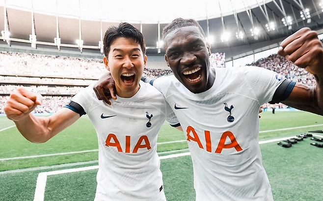 손흥민(좌), 이브 비수마(우)_토트넘 구단 공식 SNS.jpg 103KB