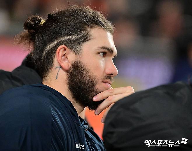 ESPN은 7일 '2025-2026 메이저리그(MLB) FA(자유계약) 상위 50인 순위 및 예상 계약 규모'를 예측한 기사에서 폰세를 41위로 측정했다. 해당 매체는 '그의 구위와 제구력은 트리플A에서는 통했지만, 빅리그에서는 한계가 있었다. 이에 폰세 일본과 한국으로 무대를 옮겼고, 지난 4시즌 동안 아시아 무대에서 뛰며 2025년에 완전히 반등에 성공했다. 2025시즌 KBO리그에서 탈삼진율 36%라는 커리어 최고 수치를 기록했고, 180⅔이닝을 던지며 커리어 최다 이닝을 소화했다. 또한 볼넷 비율 6%로 준수한 제구력을 보여줬다'며 빅리그 활약이 가능하다고 소개했다. 엑스포츠뉴스DB