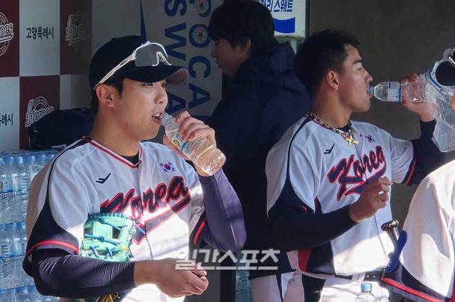 3일 대표팀 훈련 중인 김영웅-안현민. 고양=윤승재 기자