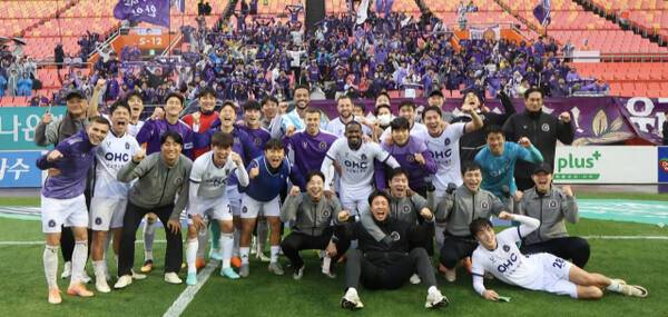 FC안양이 8일 제주도 서귀포월드컵경기장에서 열린 K리그1 36라운드 원정 경기서 제주SK FC에 2-1 승리를 거두고 1부리그 잔류를 확정했다. 안양 제공
