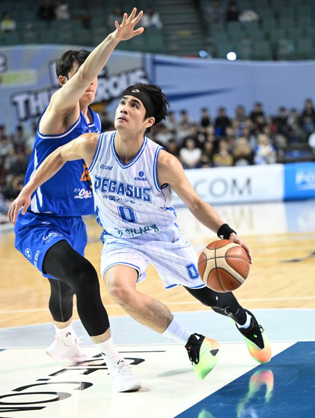 대구 한국가스공사 페가수스의 샘조세프 벨란겔이 8일 서울 삼성 썬더스와의 경기 도중 드리블 돌파를 시도하고 있다. KBL 제공