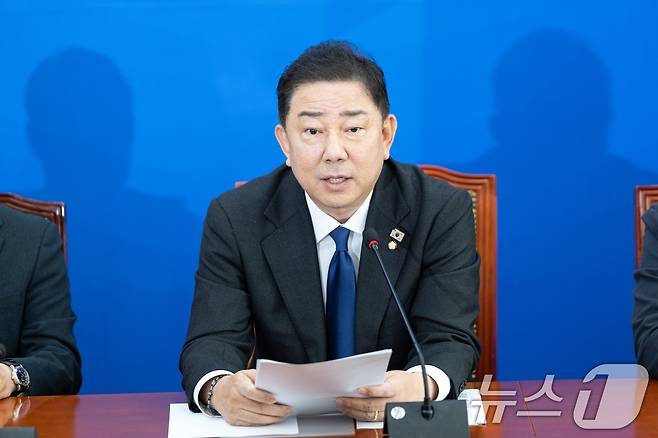 김병기 더불어민주당 원내대표가 9일 서울 여의도 국회에서 열린 기자간담회에서 모두발언하고 있다. 2025.11.9/뉴스1 ⓒ News1 이승배 기자