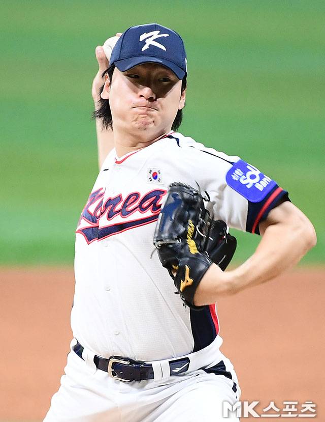 8일 오후 서울 고척스카이돔에서 ‘2025 NAVER K-BASEBALL SERIES’ 한국과 체코의 평가전이 열렸다. 대표팀 선발 곽빈이 역투하고 있다. 사진(고척 서울)=김영구 기자