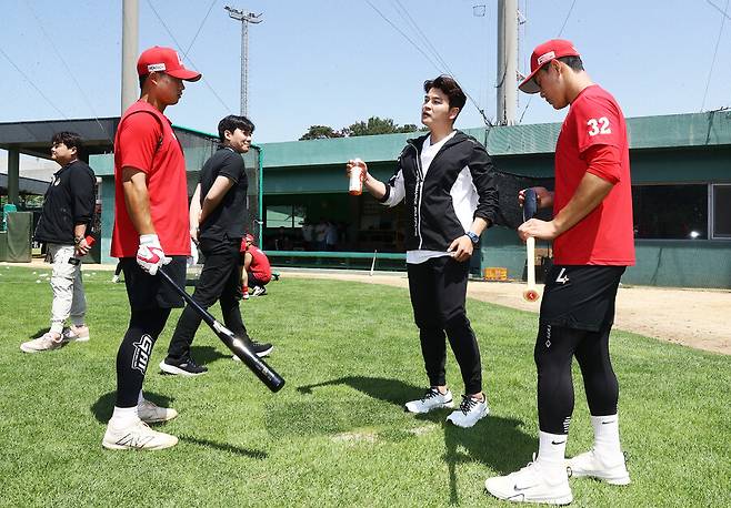 ▲ 팀의 과학적 육성 시스템 구축에 올인하며 올해 많은 변화를 이끌어 낸 추신수 보좌역 ⓒSSG랜더스