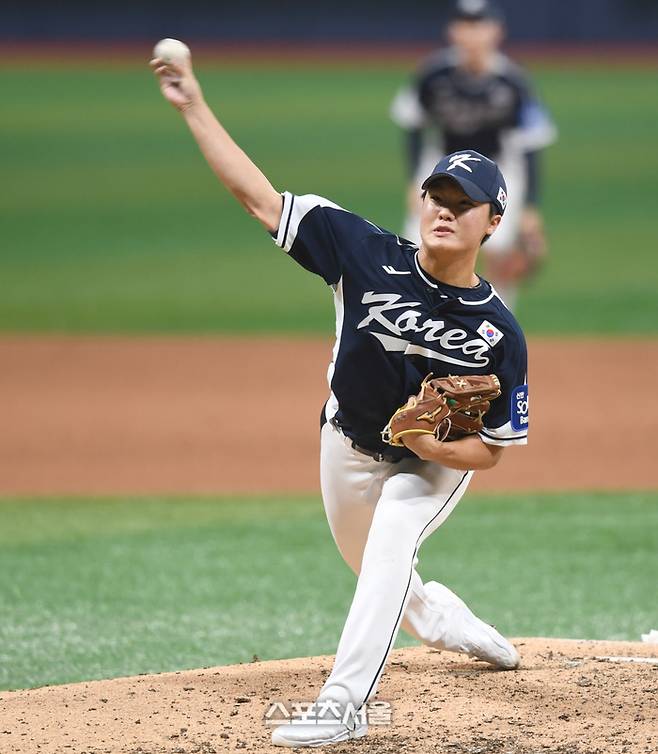 정우주가 9일 서울 고척 스카이돔에서 열린 ‘2025 K-베이스볼 시리즈’ 체코와 2차전 경기 6회 역투하고 있다. 고척 | 최승섭기자 thunder@sportsseoul.com