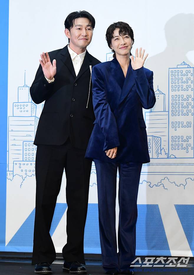 10일 상암동 스탠포드호텔에서 TV CHOSUN 새 월화미니시리즈 '다음생은 없으니까' 제작발표회가 열렸다. 포즈를 취하고 있는 허준석, 진서연. 상암=송정헌 기자songs@sportschosun.com/2025.11.10/