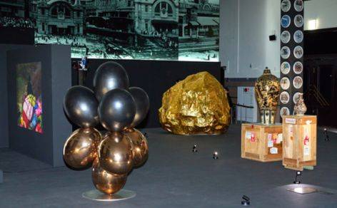 과거 3등 대합실에선 옛 서울역이 갖는 역사적 키워드 7개를 현대미술 작가 7인의 작품으로 선보인다.