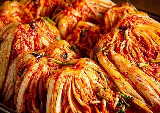 배추값이 떨어졌는데 김치값이 오르는 현상은 단순한 가격 왜곡이 아닌 산업 구조의 반영이다. 클립아트코리아