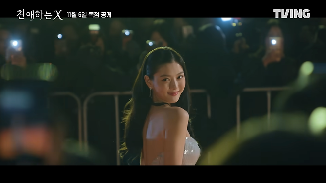 김유정이 ‘친애하는 X’에서 가정 폭력의 희생자에서 소시오패스 악녀로 변모하는 주인공으로 나서 강렬한 연기 변신으로 호평을 받고 있다. 사진제공|티빙