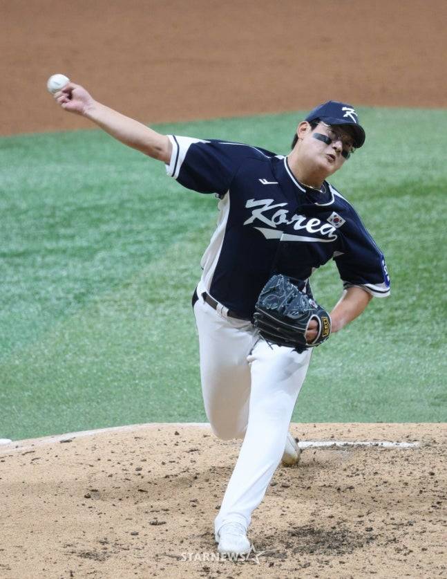 9일 체코전에 등판해 역투하고 있는 김서현. /사진=김진경 대기자