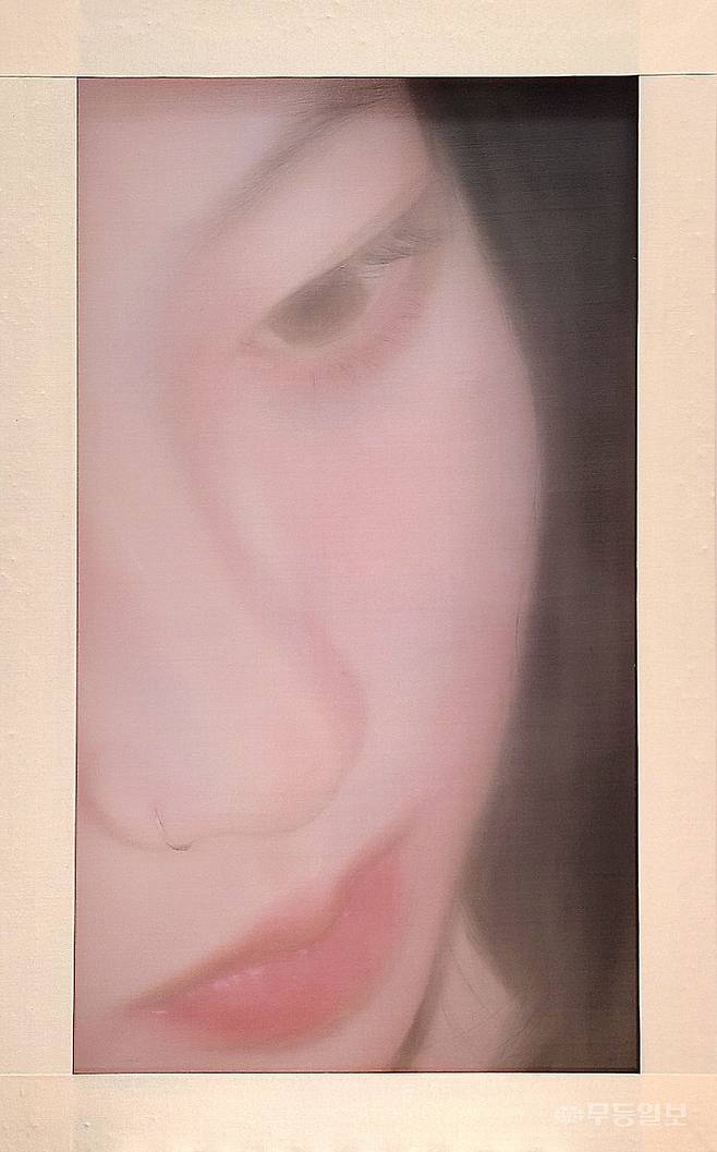 서남예술장 대표작품. 박진주, Fake, 2025, 비단에 먹, 튜브물감, 64 × 36cm