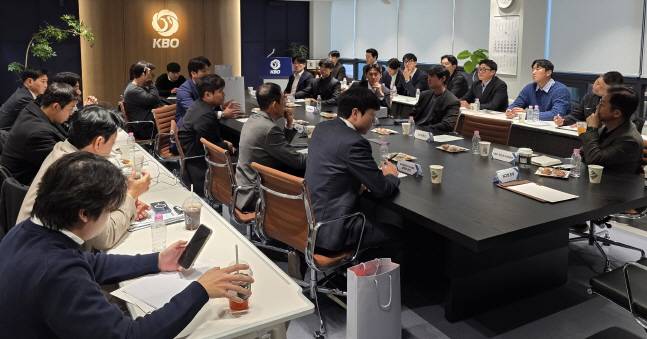 KBO와 선수협이 대화를 나누고 있다. /사진=한국프로야구선수협회 제공