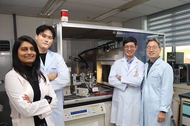연구팀 단체사진(가장 오른쪽 연구책임자 우의전 박사)
