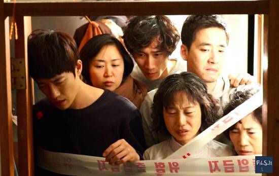 '보청기를 끼워요' 한 장면.