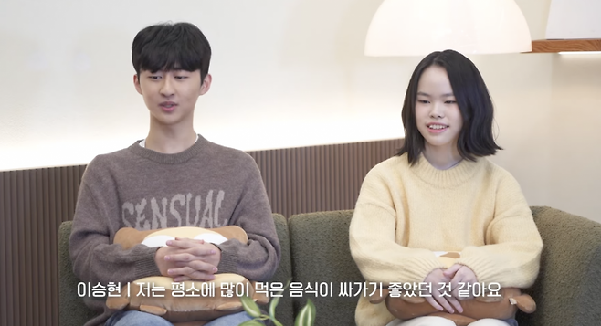자신의 수능 도시락 메뉴를 공개한 지난해 수능 만점자 이승현 군과 김소윤 양의 모습. 시대인재 유튜브