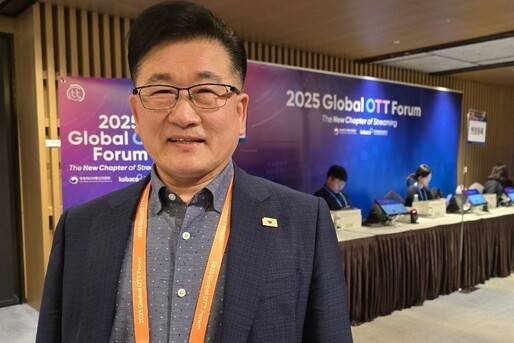 한국오티티포럼 회장을 맡고 있는 안정상 중앙대 겸임교수가 지난 6일 서울 중구 앰배서더 풀만호텔에서 열린 2025 국제 오티티 포럼 행사장에서 한겨레와 인터뷰하고 있다. 최성진 기자 csj@hani.co.kr