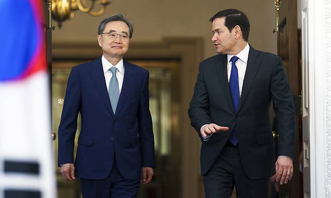 조현 외교부 장관(왼쪽), 마코 루비오 미국 국무부 장관. EPA연합뉴스