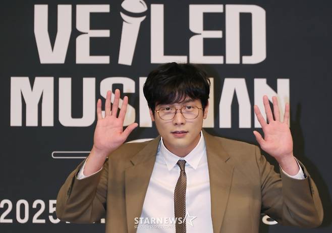 배우 최다니엘이 12일 오후 서울 양천구 목동 SBS에서 진행된 오디션 예능 '베일드 뮤지션' 제작발표회에 참석해 포즈를 취하고 있다. /2025.11.12 /사진=이동훈 photoguy@