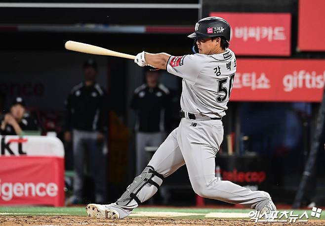 20일 오후 경기도 수원케이티위즈파크에서 열린 '2025 신한 SOL Bank KBO리그' KIA 타이거즈와 KT 위즈의 경기, 5회말 2사 2루 KT 강백호가 1타점 적시 2루타를 때려내고 있다. 엑스포츠뉴스 DB