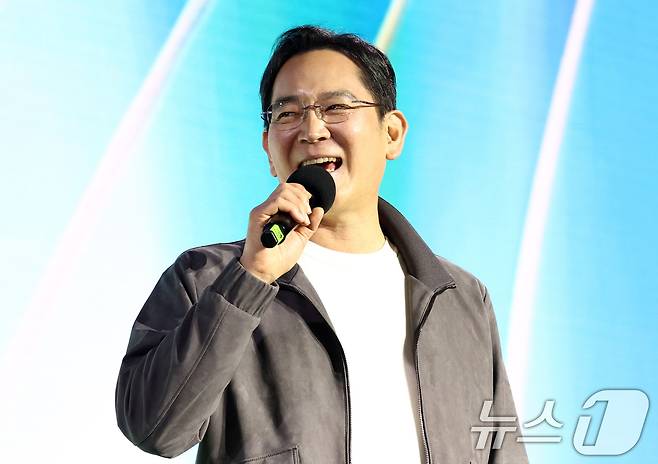 이재용 삼성전자 회장이 30일 오후 서울 강남구 코엑스 K-POP 광장에서 열린 지포스 게이머 페스티벌에서 발언하고 있다. (공동취재) 2025.10.30/뉴스1 ⓒ News1 김진환 기자