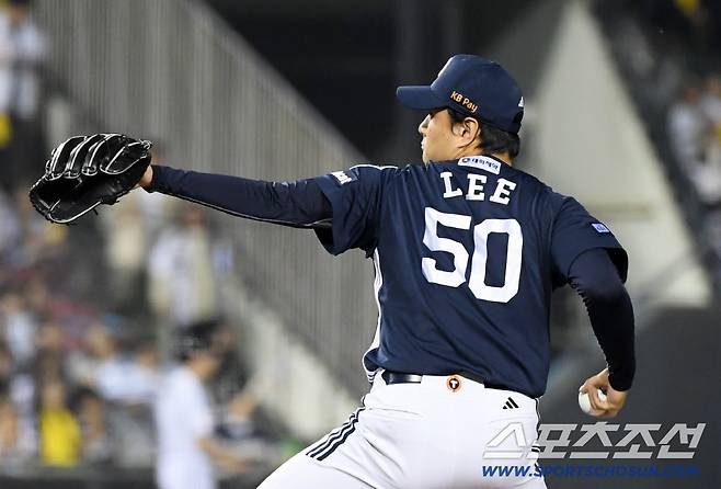 30일 잠실구장에서 열린 LG 트윈스와 두산 베어스의 경기. 두산 이영하가 역투하고 있다. 잠실=박재만 기자 pjm@sportschosun.com/2025.09.30/