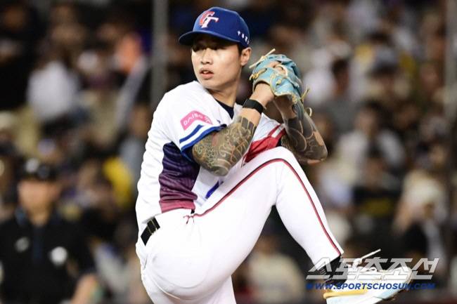 13일 프리미어12 야구대표팀이 대만 타이베이돔구장에서 대만과 경기를 펼쳤다. 투구하는 대만 선발 린위민. 타이베이(대만)=송정헌 기자songs@sportschosun.com/2024.11.13/