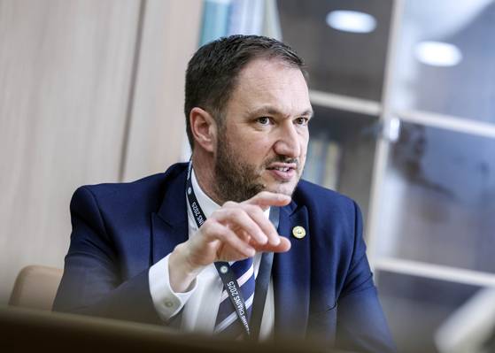 니콜라스 코트 인터폴 금융·반부패범죄국장이 11일 서울 서대문구 경찰청에서 중앙일보와 인터뷰하고 있다. 김성룡 기자