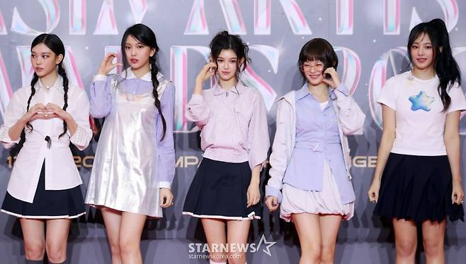 뉴진스가 27일 오후 태국 방콕 임팩트 챌린저 홀 1-2(IMPACT Challenger Hall 1-2)에서 진행된 '제 9회 아시아 아티스트 어워즈'(The 9th Asia Artist Awards, 이하 'AAA 2024')' 레드카펫 행사에 참석해 포즈를 취하고 있다. 2024.12.27 /사진=김창현 chmt@