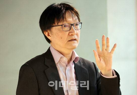 김흥종(61) 전 대외경제정책연구원장이 지난 5일 서울 종로구 아산정책연구원에서 이데일리와 만나 인터뷰를 하고 있다.(사진=방인권 기자)