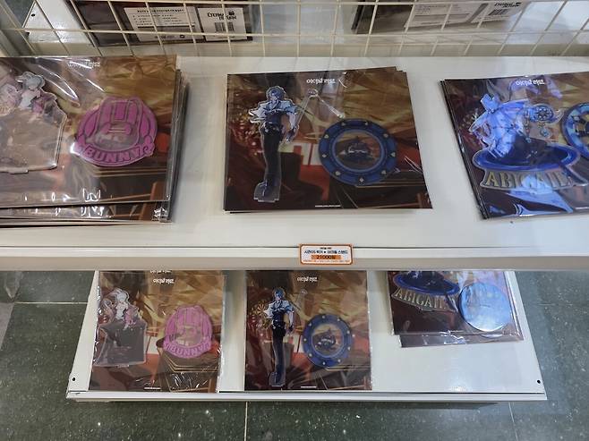 - 구매 욕구를 자극하는 공식 굿즈들