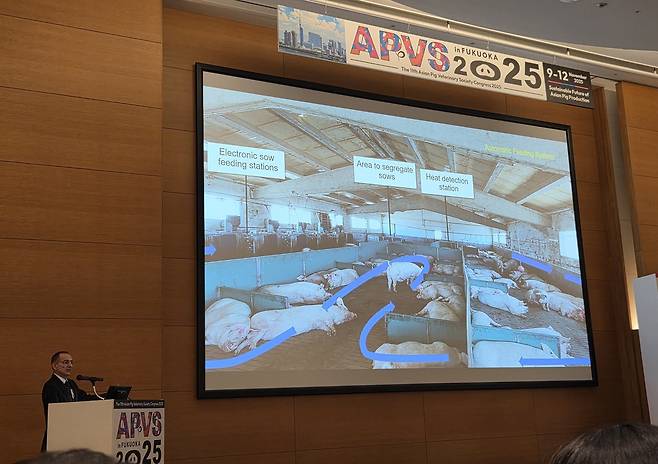 엔리크 마르코 그라넬 마르코벳그룹 대표(수의사)가 제11회 APVS에서 기조강연을 하고 있다. ⓒ 뉴스1 한송아 기자