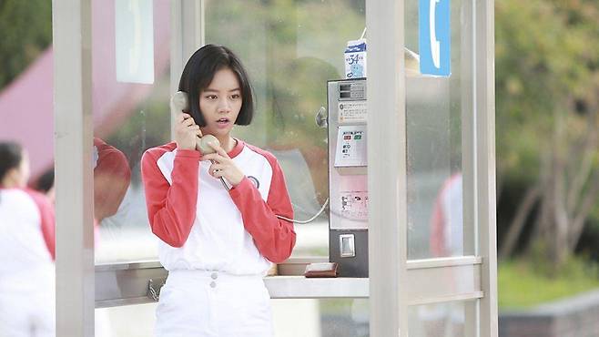 평화롭고 부드럽게 일상을 담아낸 '응답하라 1988'은 오늘날 여러 화려한 드라마 속에서 두드러진다