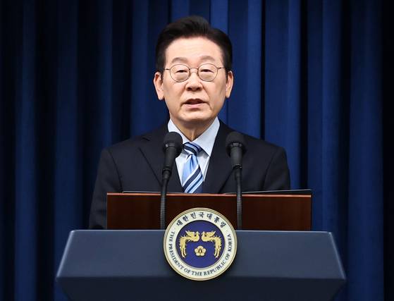 이재명 대통령이 14일 서울 용산 대통령실 기자회견장에서 한미 팩트시트 타결과 관련 발표를 하고 있다. 사진 대통령실사진기자단